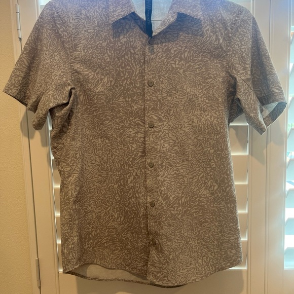 Lululemon Shirt Mens SmallAbstract Airing Easy Short Sleeve Button Up Stretch - Picture 1 of 7